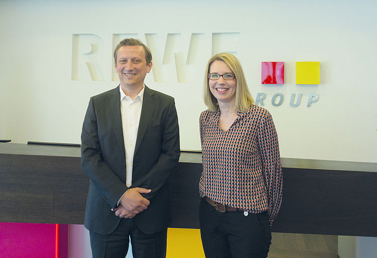 Lionel Souque und Dr. Eva Stüber im Kölner Headquarter der REWE Group.