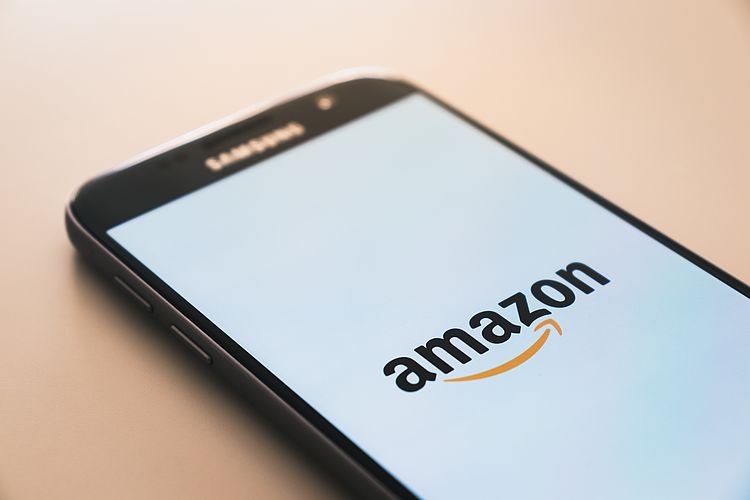 Smartphone mit Amazon Shopping App