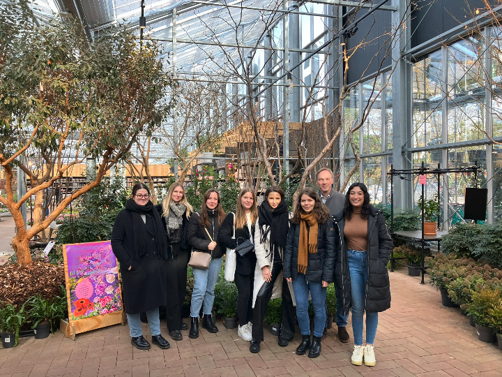 Studierende der TH Köln im Garten-Center Kremer